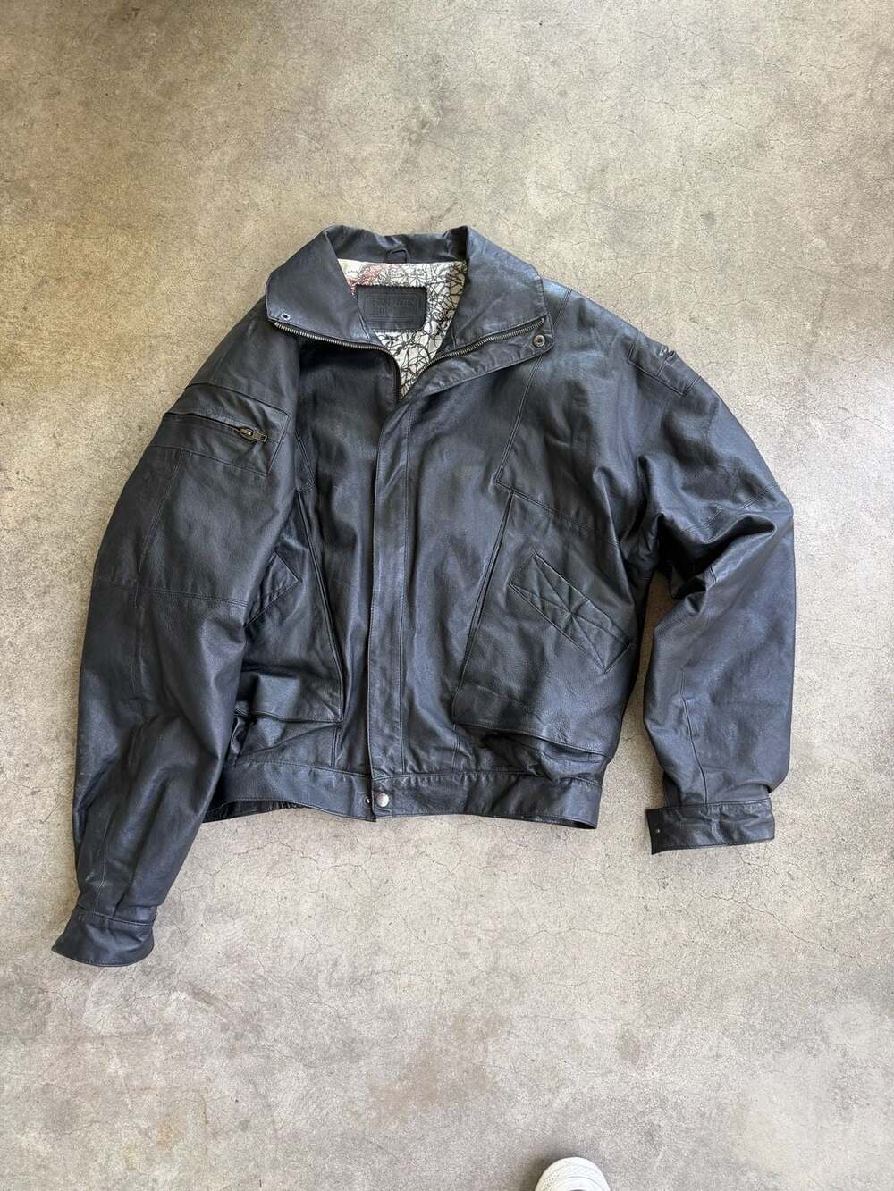 New Age USA Vintage Black Leather Bomber Jacket Map Lining Size M